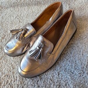 Strive Verona Slip On‎ Loafers Women's US 9 M Metallic Silver Tassel Accents